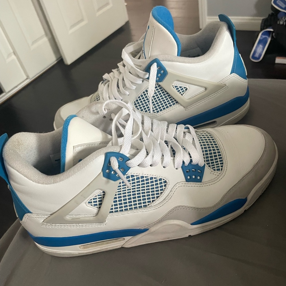 Size 10.5 authentic military blue 4s